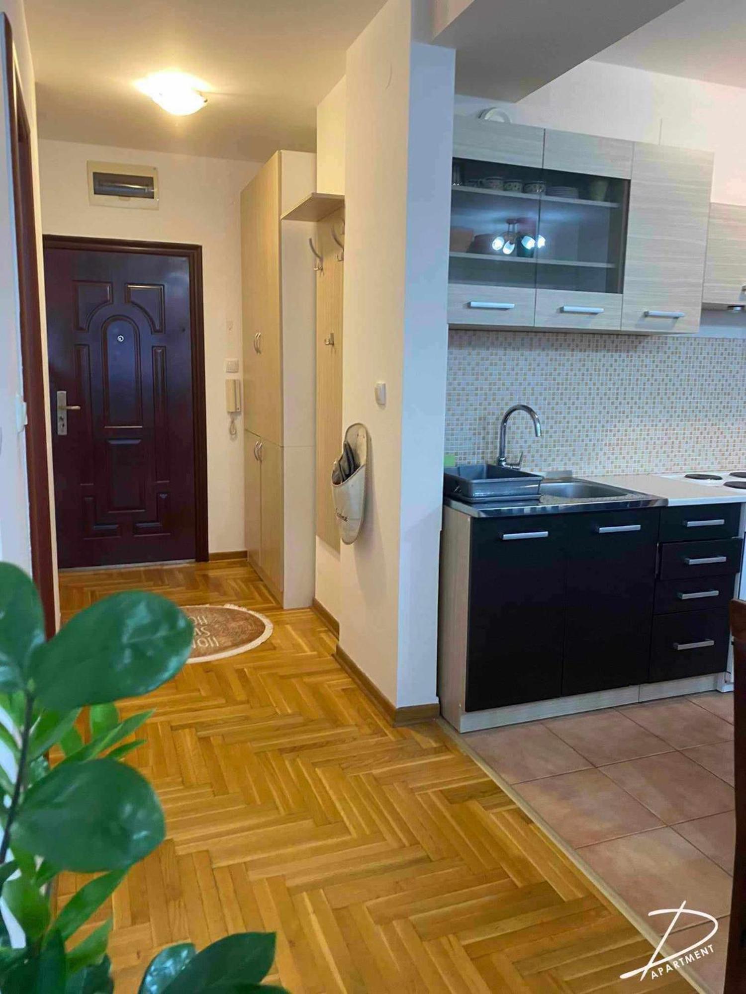D Apartment Free Private Parking Fast Wi-Fi Нови-Сад Экстерьер фото